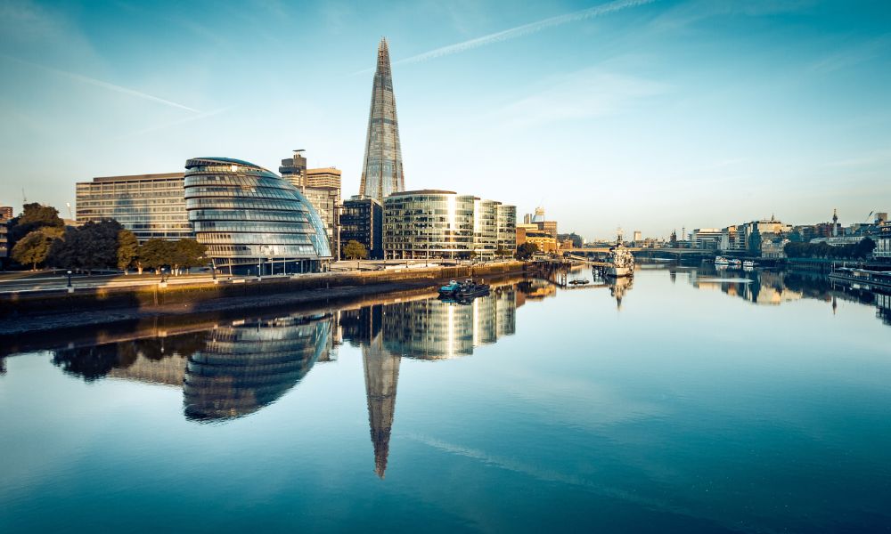 Stay in London with excellent sightseeing spots