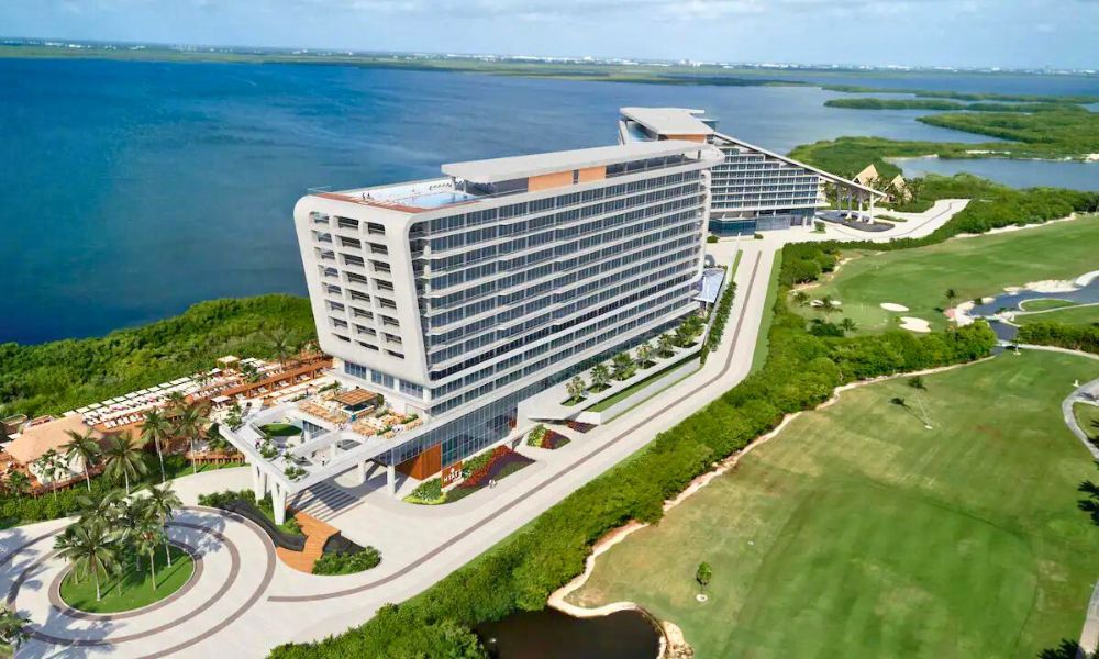 Hyatt Vivid Grand Island Cancun